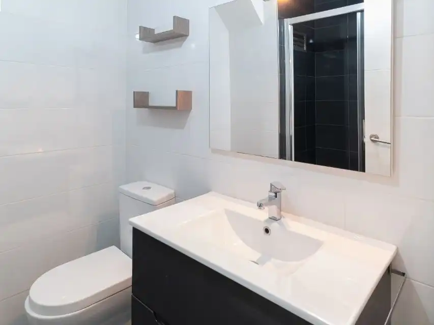 Piso en venta en Rúa da Coruña, 35, Plaza Industria Baño de Piso en venta en Vigo con Calefacción, Parquet y Trastero