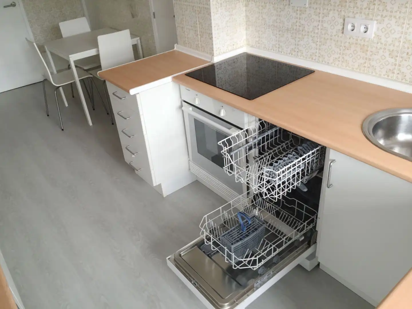 Piso en venta en Rúa da Coruña, 35, Plaza Industria Cocina de Piso en venta en Vigo con Calefacción, Parquet y Trastero