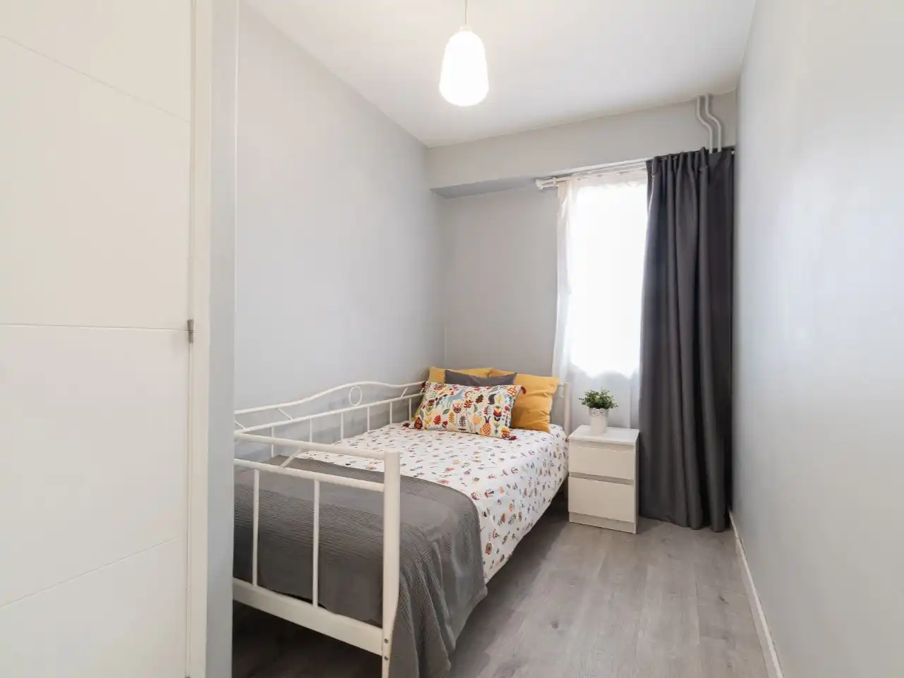 Piso en venta en Rúa da Coruña, 35, Plaza Industria Habitación de Piso en venta en Vigo con Calefacción, Parquet y Trastero