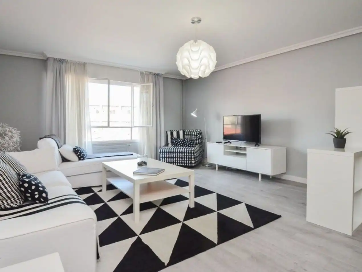 Piso en venta en Rúa da Coruña, 35, Plaza Industria Sala de estar de Piso en venta en Vigo con Calefacción, Parquet y Trastero