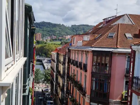 Vista exterior de Piso de alquiler en Bilbao  con Calefacción, Parquet y Amueblado