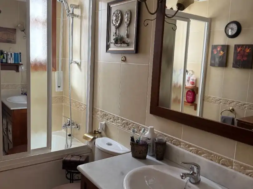 Bathroom of Detached homes for sale in Miranda de Ebro  with Terrace and Swimming Pool