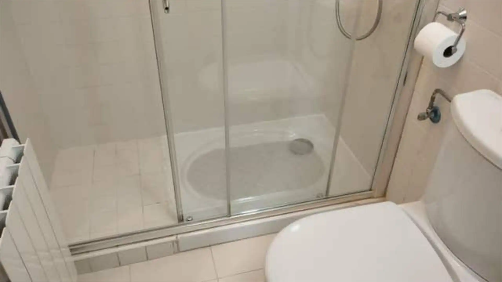 Badezimmer von Wohnungen zum Verkauf in  Logroño mit Schwimmbad
