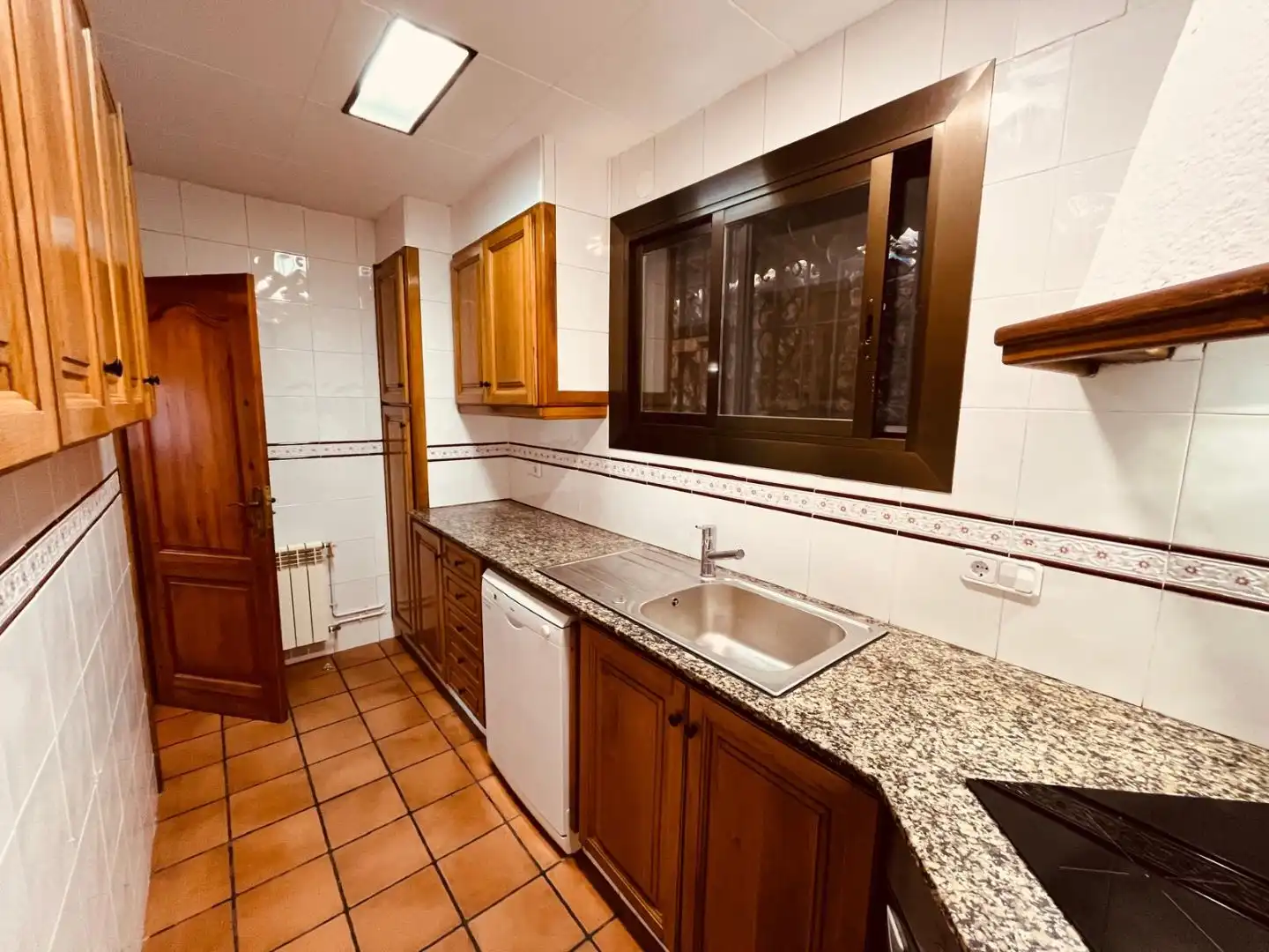 Houses for sale in Carrer del Montseny, 5, Sant Cebrià de Vallalta Kitchen of Houses for sale in Sant Cebrià de Vallalta with Air Conditioner, Terrace and Swimming Pool