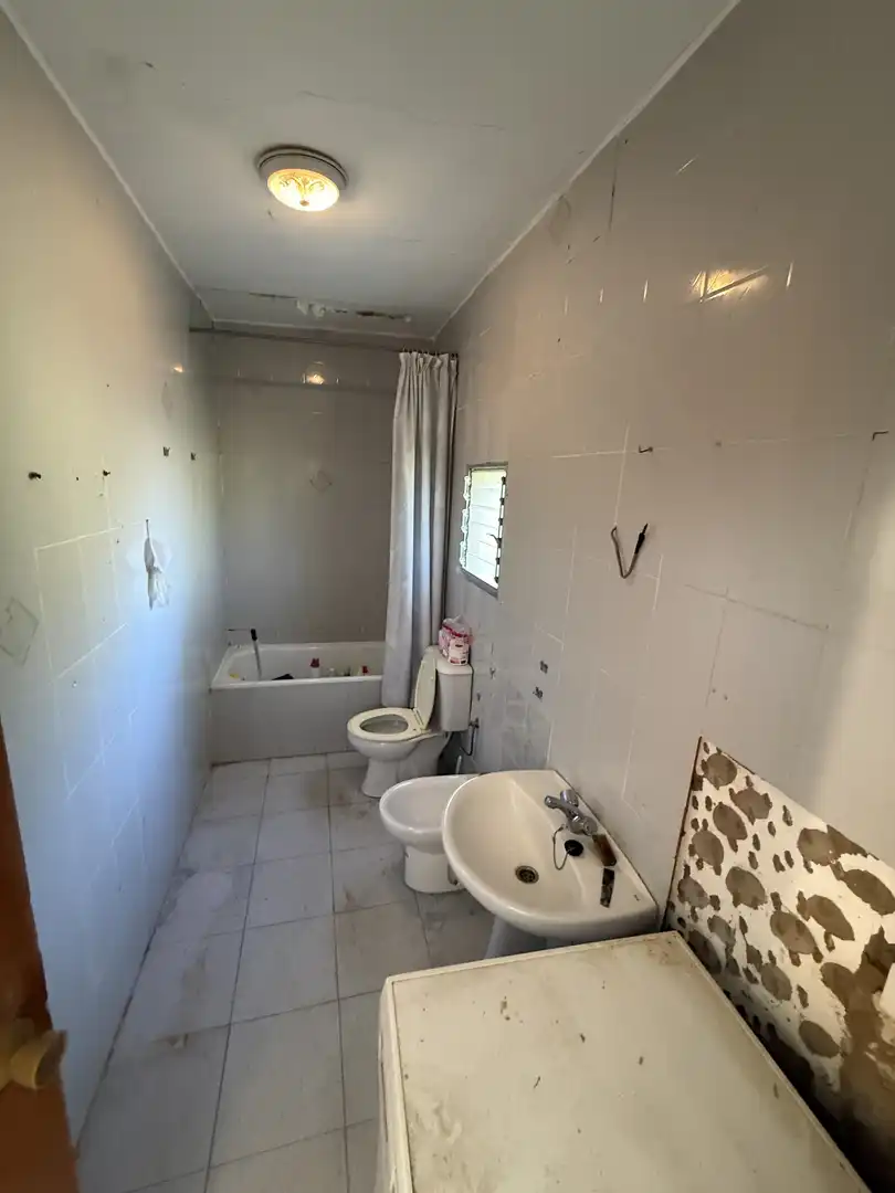 Wohnung zum Verkauf in Arrabal Campomanes AR-18, Dehesilla de Calamón - Campomanes Badezimmer von Wohnung zum Verkauf in Badajoz mit Klimaanlage, Heizung und Privatgarten