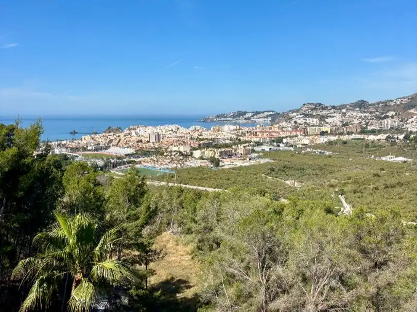 Houses for sale in Street Calle Pino Alto, 1, Velilla - Velilla Taramay Exterior view of Houses for sale in Almuñécar with Air Conditioner, Terrace and Swimming Pool