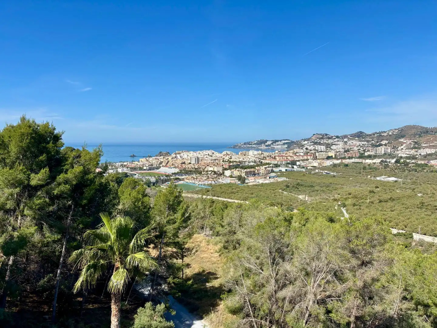 Houses for sale in Street Calle Pino Alto, 1, Velilla - Velilla Taramay Exterior view of Houses for sale in Almuñécar with Air Conditioner, Terrace and Swimming Pool