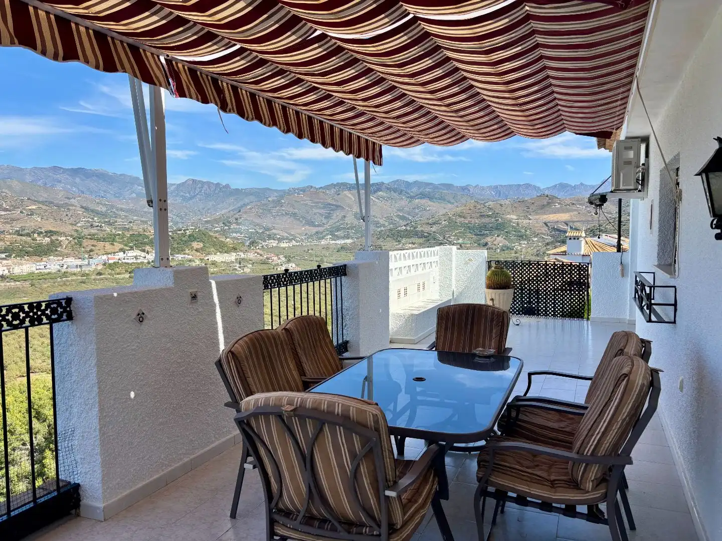 Houses for sale in Street Calle Pino Alto, 1, Velilla - Velilla Taramay Terrace of Houses for sale in Almuñécar with Air Conditioner, Terrace and Swimming Pool