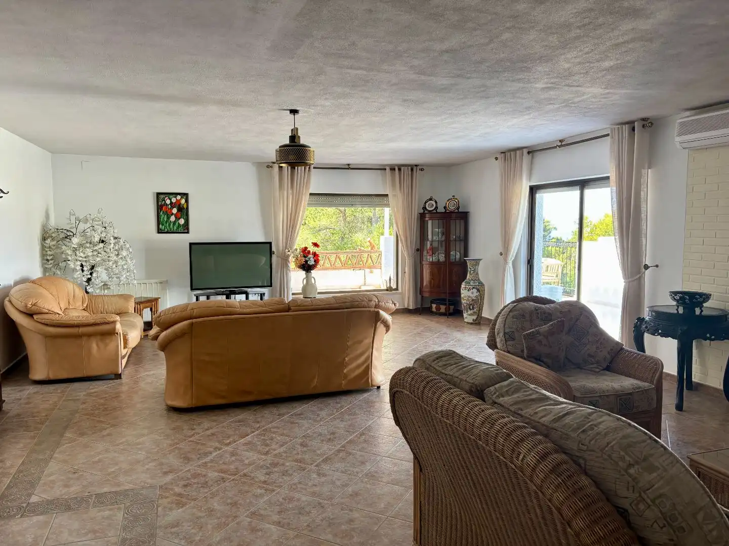 Houses for sale in Street Calle Pino Alto, 1, Velilla - Velilla Taramay Living room of Houses for sale in Almuñécar with Air Conditioner, Terrace and Swimming Pool