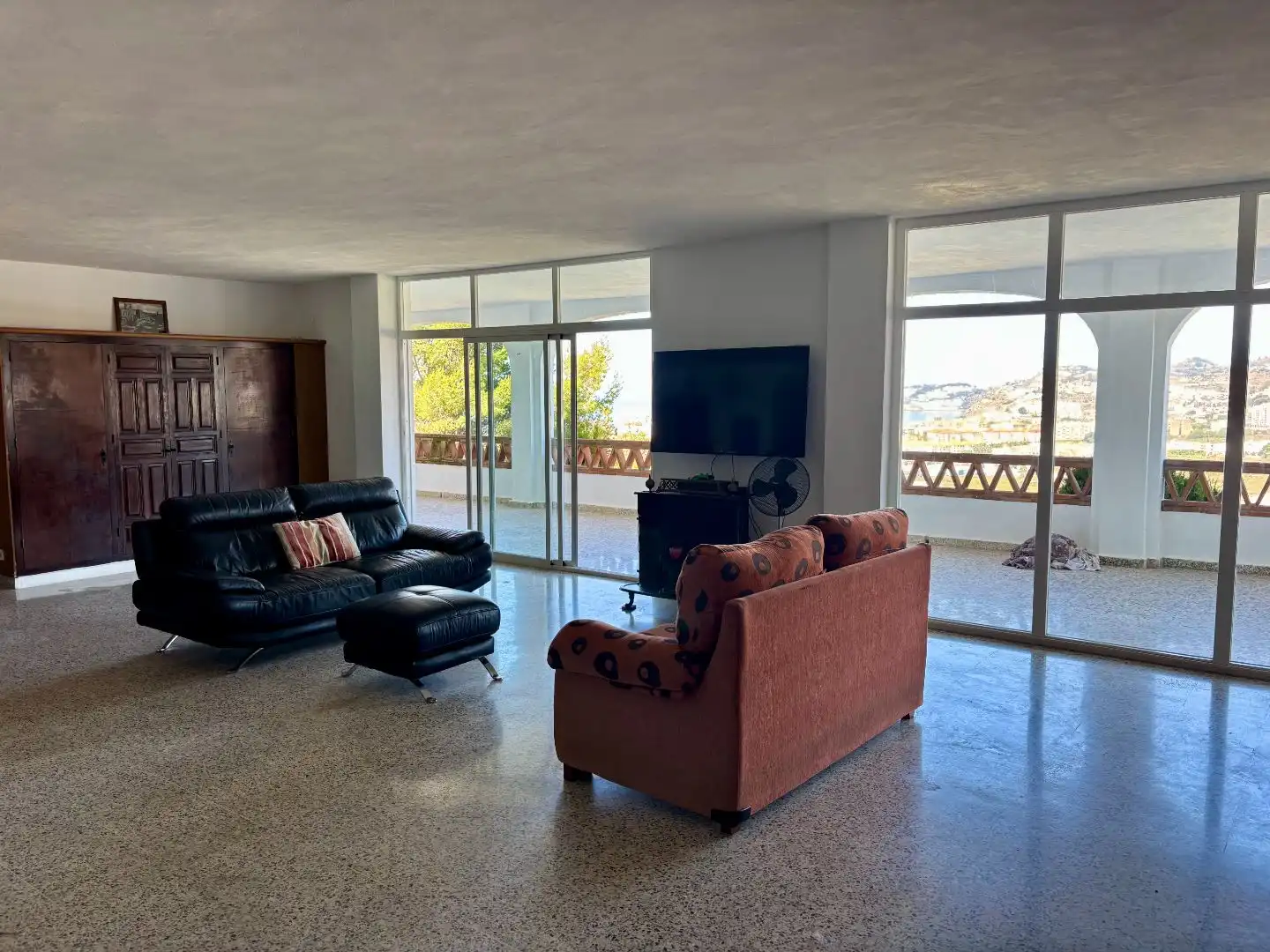 Houses for sale in Street Calle Pino Alto, 1, Velilla - Velilla Taramay Living room of Houses for sale in Almuñécar with Air Conditioner, Terrace and Swimming Pool