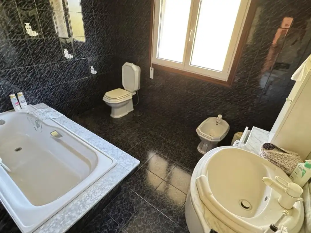 Casa o chalet en venta en Rúa Baixada á Praia de Menduíña, 10, Aldán Baño de Casa o chalet en venta en Cangas con Aire acondicionado, Calefacción y Jardín privado