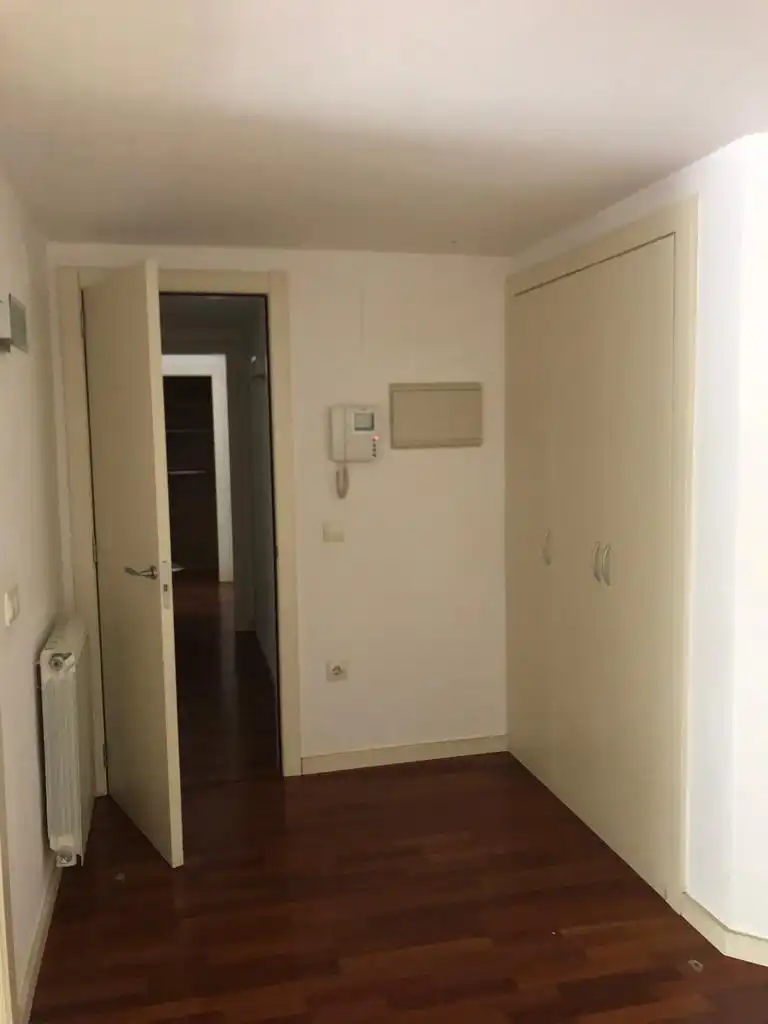 Wohnung zur Miete in Lleida mit Klimaanlage, Privatgarten und Parkett