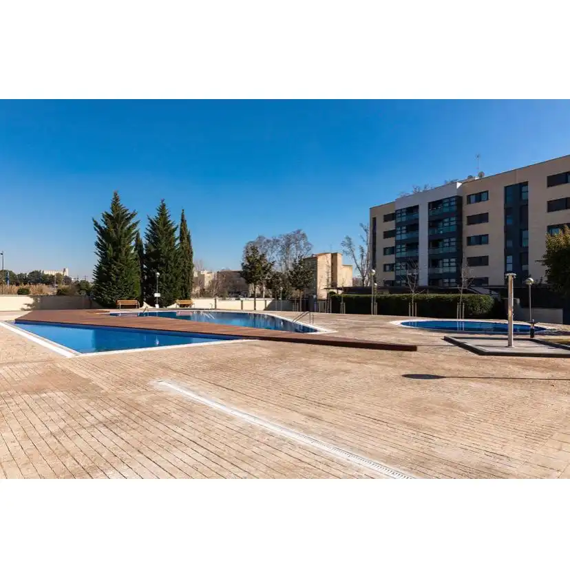 Schwimmbecken von Wohnung zur Miete in Lleida mit Klimaanlage, Privatgarten und Parkett