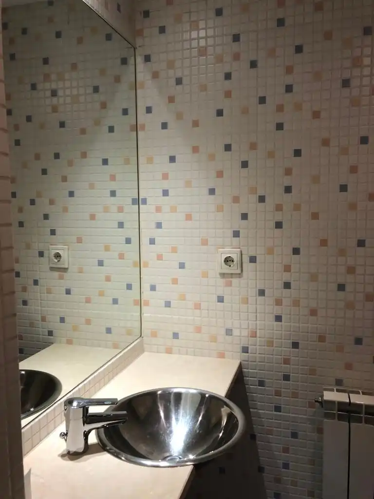 Badezimmer von Wohnung zur Miete in Lleida mit Klimaanlage, Privatgarten und Parkett
