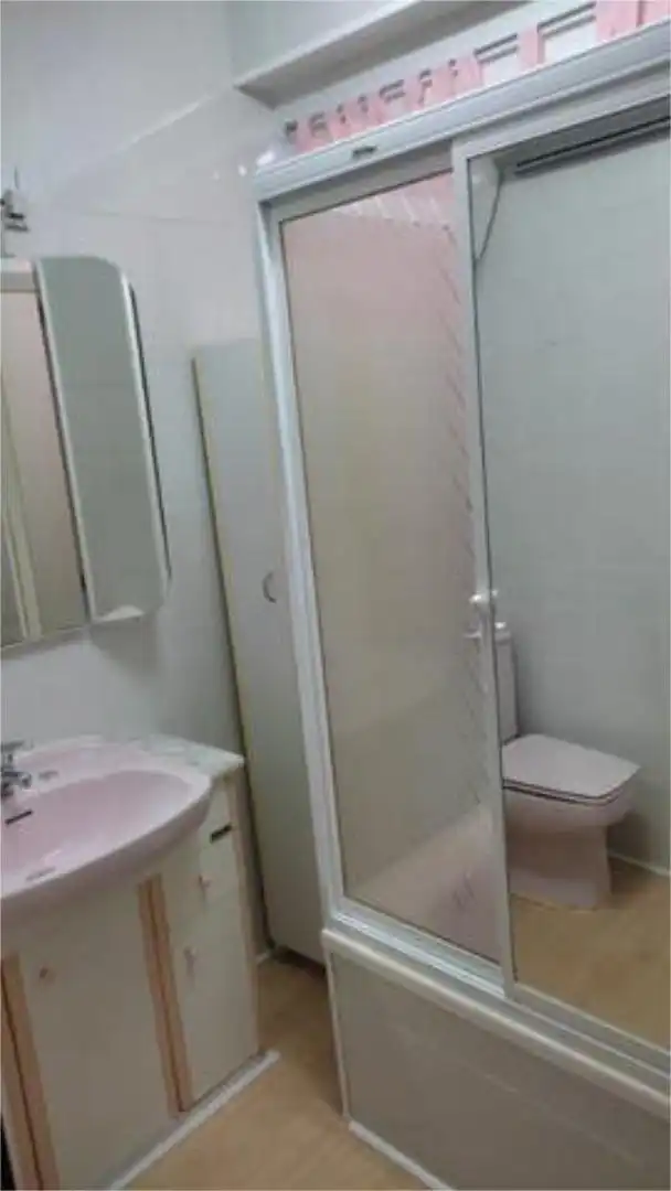Baño de Estudio de alquiler en Jaén con Calefacción, Terraza y Amueblado