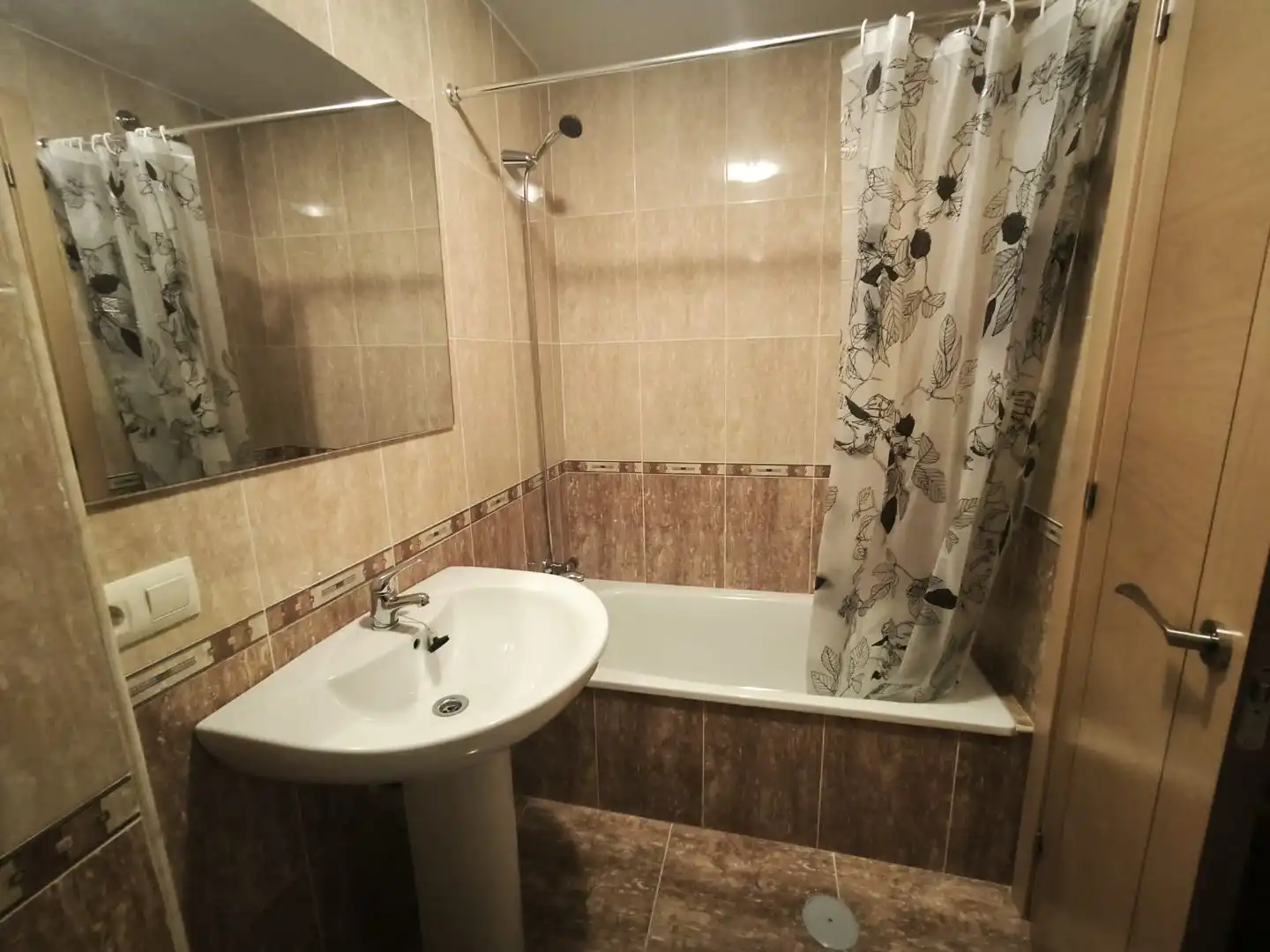 Baño de Piso de alquiler en Zamora Capital  con Calefacción, Parquet y Amueblado