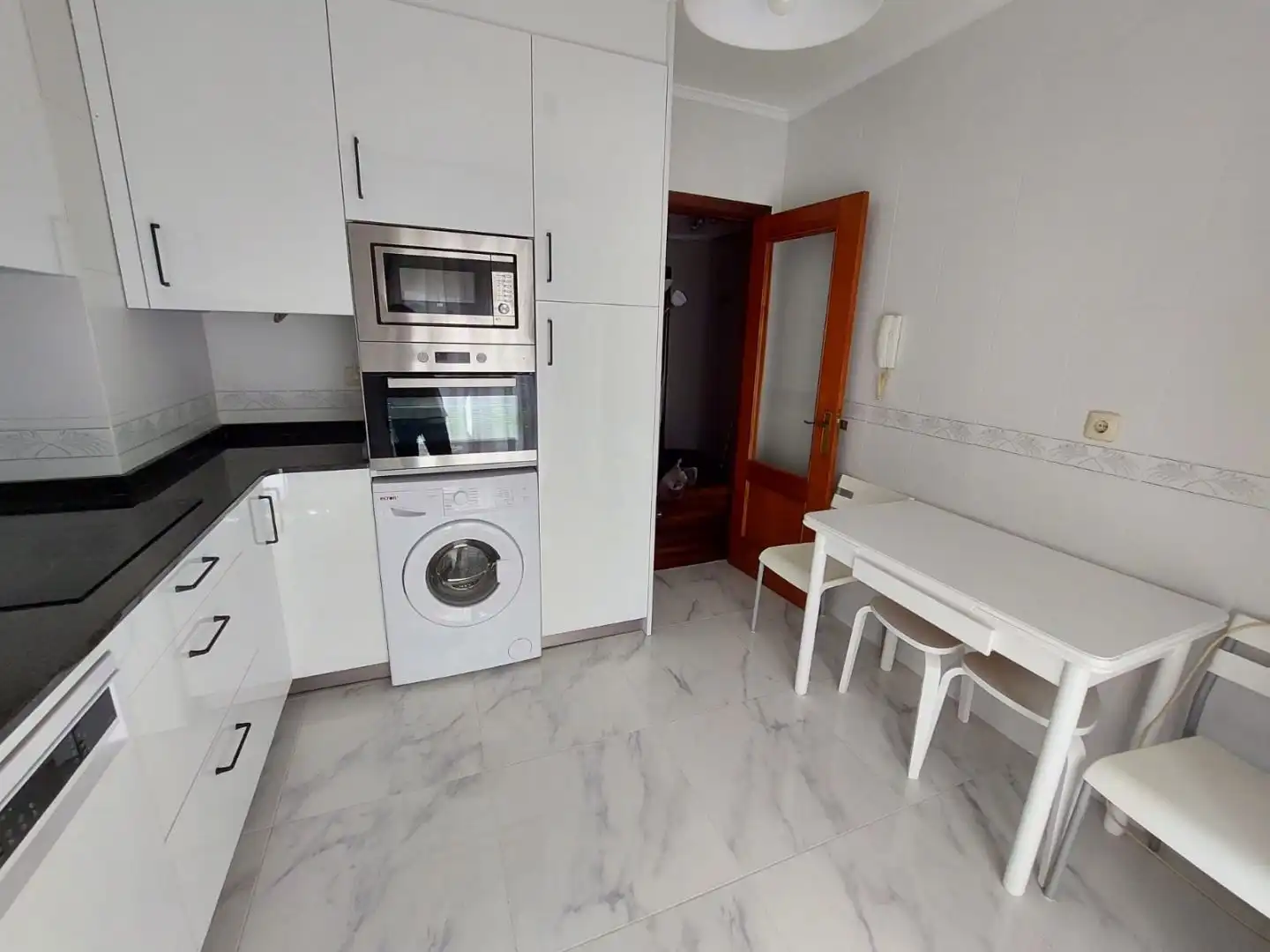 Wohnung zur Miete in Calle República Argentina, 6, Centro Küche von Wohnung zur Miete in Castro-Urdiales mit Heizung, Parkett und Möbliert