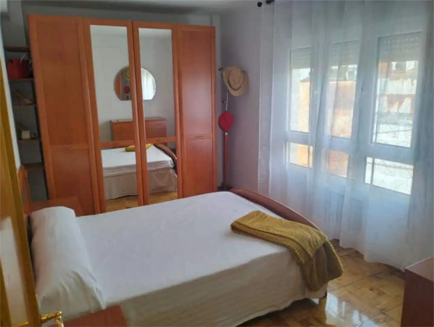 Dachboden zur Miete in Casco Histórico Schlafzimmer von Dachboden zur Miete in Oviedo mit Heizung und Möbliert