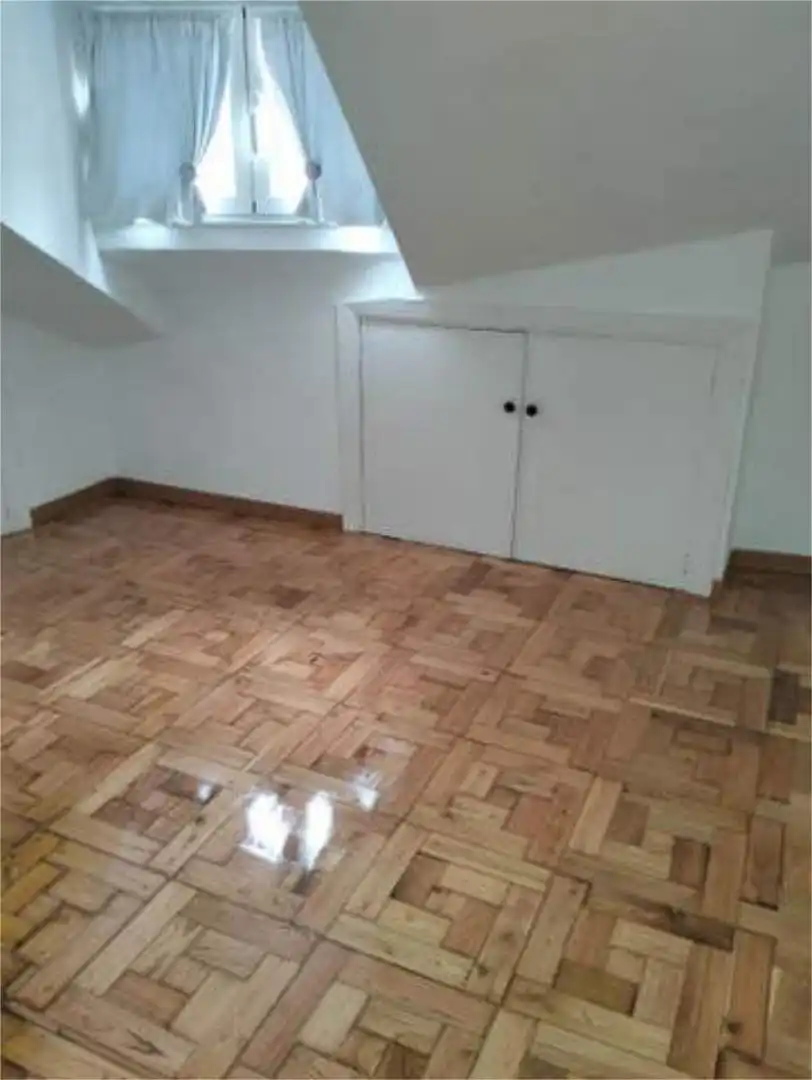 Dachboden zur Miete in Casco Histórico Dachboden zur Miete in Oviedo mit Heizung und Möbliert