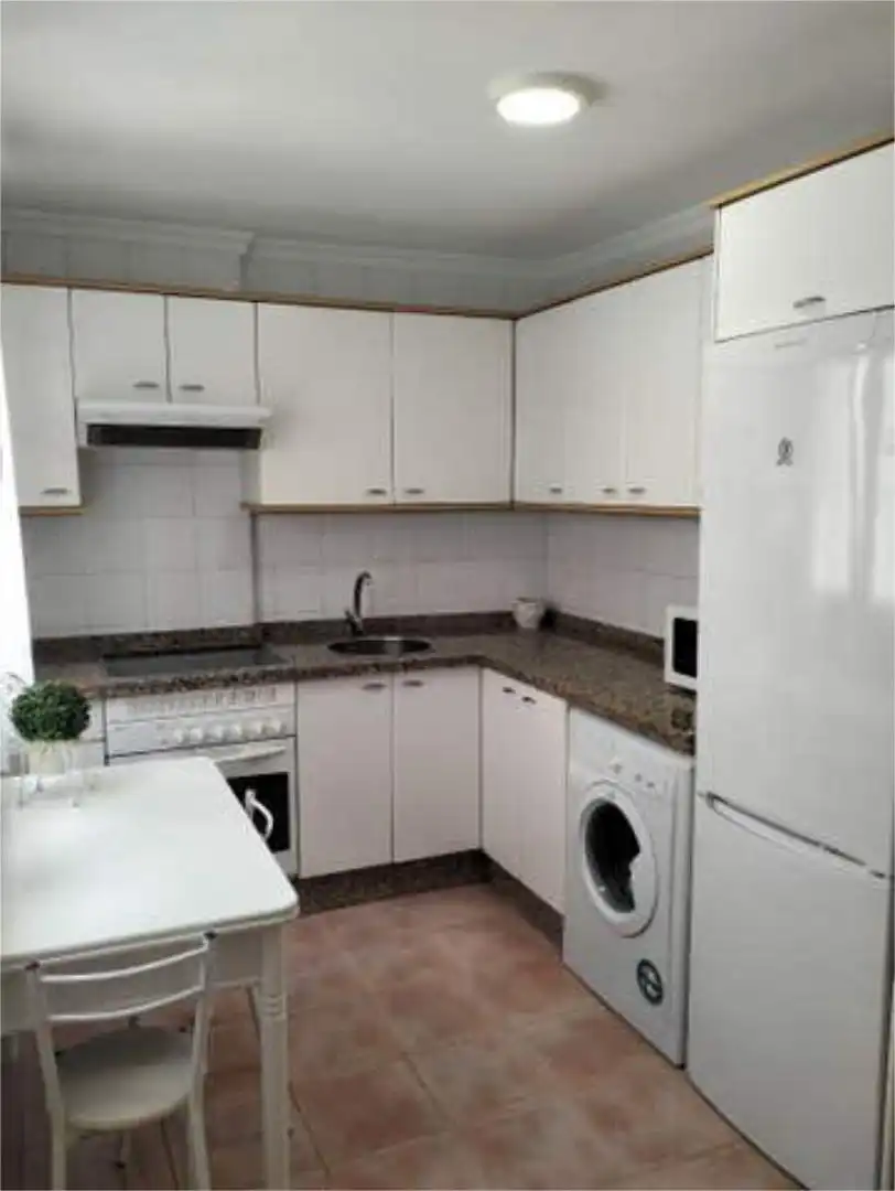 Dachboden zur Miete in Casco Histórico Küche von Dachboden zur Miete in Oviedo mit Heizung und Möbliert