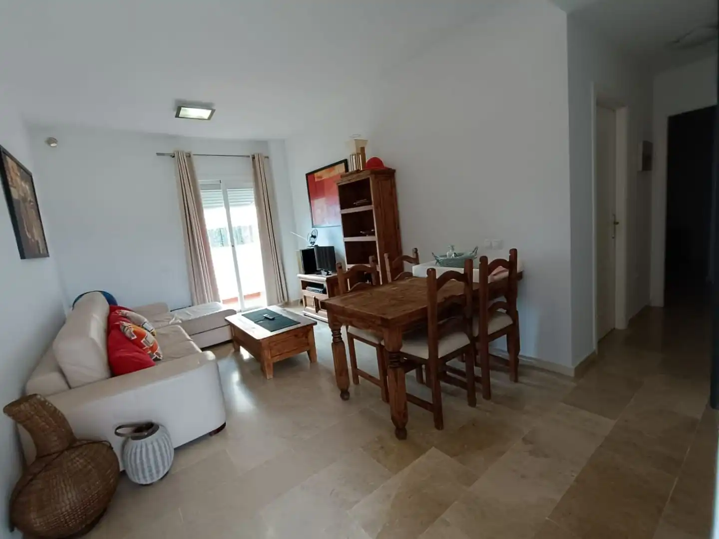 Pis de lloguer a Loma de Don Ciprián, Chullera Sala d'estar de Pis de lloguer en Manilva amb Aire condicionat, Jardí privat i Terrassa