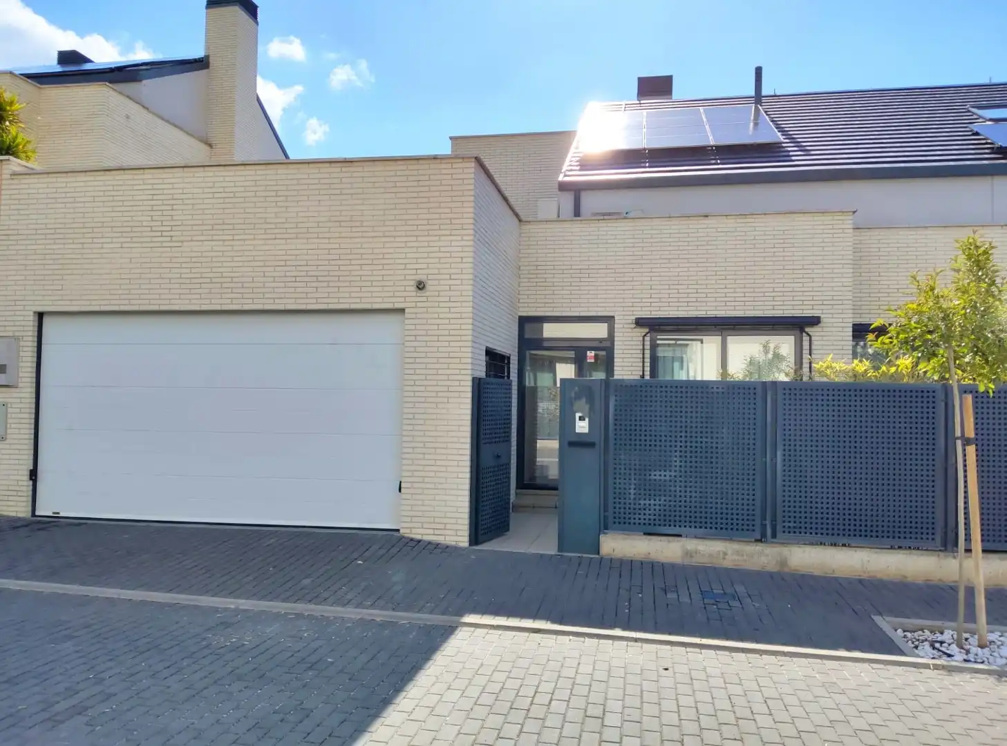 Casa o chalet en venta en Avenida del Arco Iris, 4, Urbanizaciones Vista exterior de Casa o chalet en venta en Rivas-Vaciamadrid con Aire acondicionado, Calefacción y Jardín privado