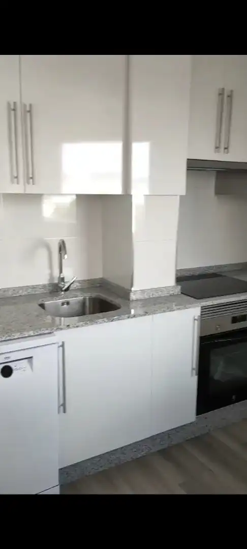 Piso de alquiler en Rúa Álvaro Cunqueiro, 6, Esteiro Cocina de Piso de alquiler en Ferrol con Calefacción, Lavadora y Microondas