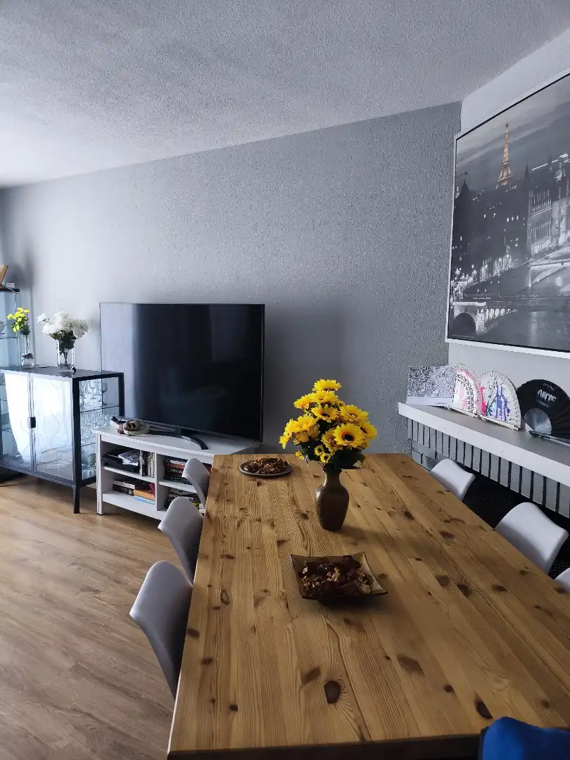 Sala de estar de Casa adosada en venta en Navaluenga con Calefacción, Jardín privado y Parquet