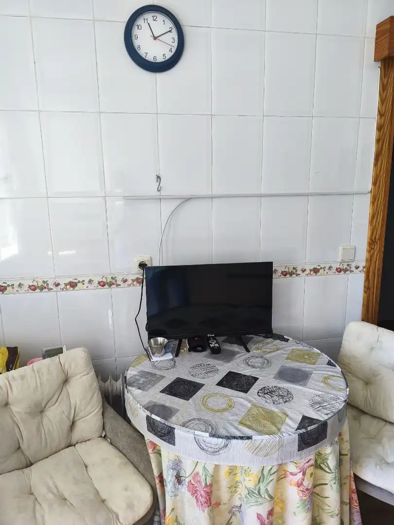 Sala de estar de Casa adosada en venta en Navaluenga con Calefacción, Jardín privado y Parquet