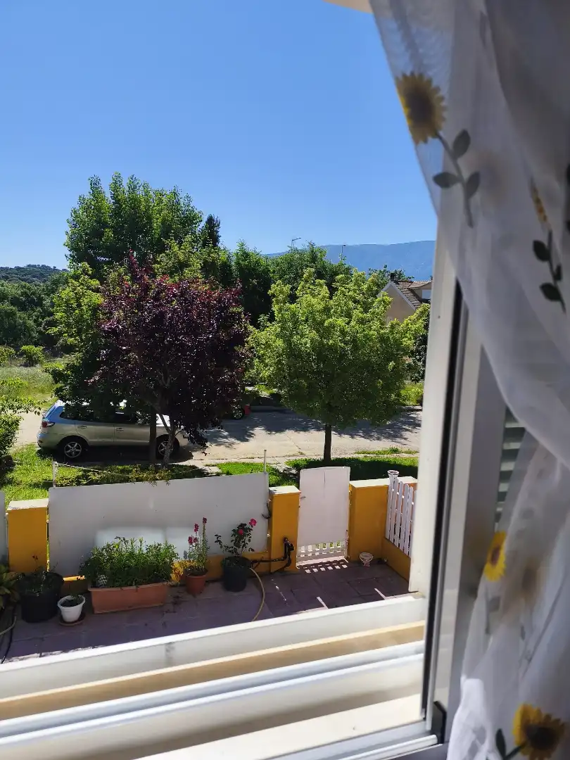 Vista exterior de Casa adosada en venta en Navaluenga con Calefacción, Jardín privado y Parquet