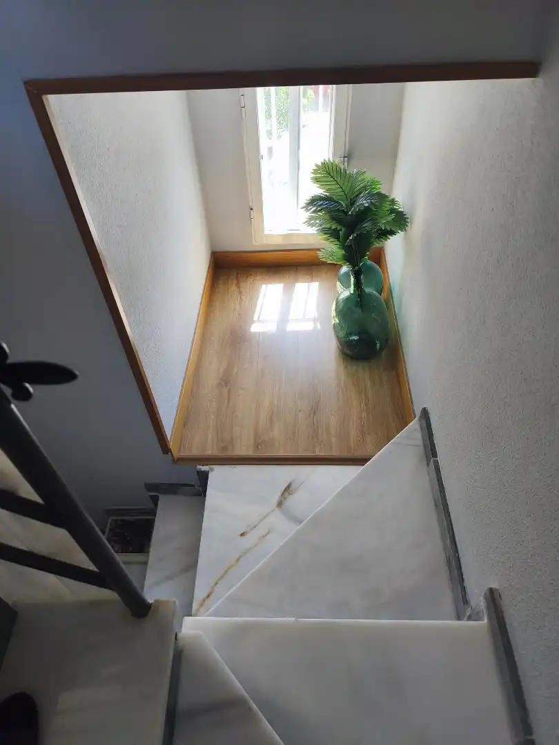 Casa adosada en venta en Navaluenga con Calefacción, Jardín privado y Parquet