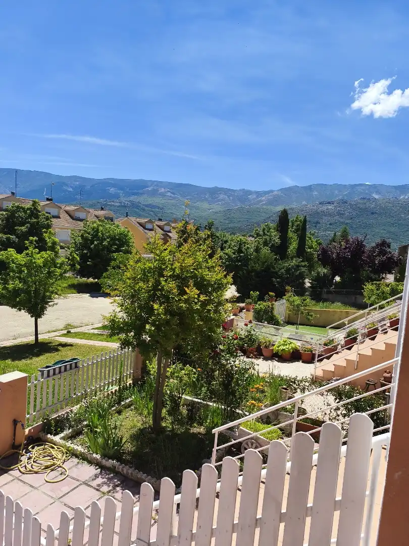 Jardín de Casa adosada en venta en Navaluenga con Calefacción, Jardín privado y Parquet