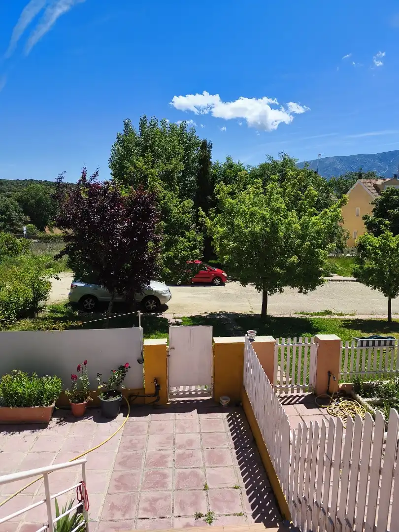 Parking de Casa adosada en venta en Navaluenga con Calefacción, Jardín privado y Parquet