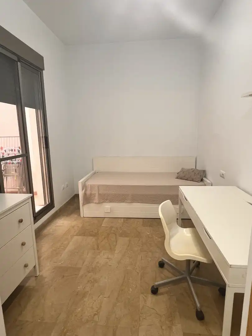 Dormitori de Pis de lloguer en Valencia amb Aire condicionat, Calefacció i Jardí privat