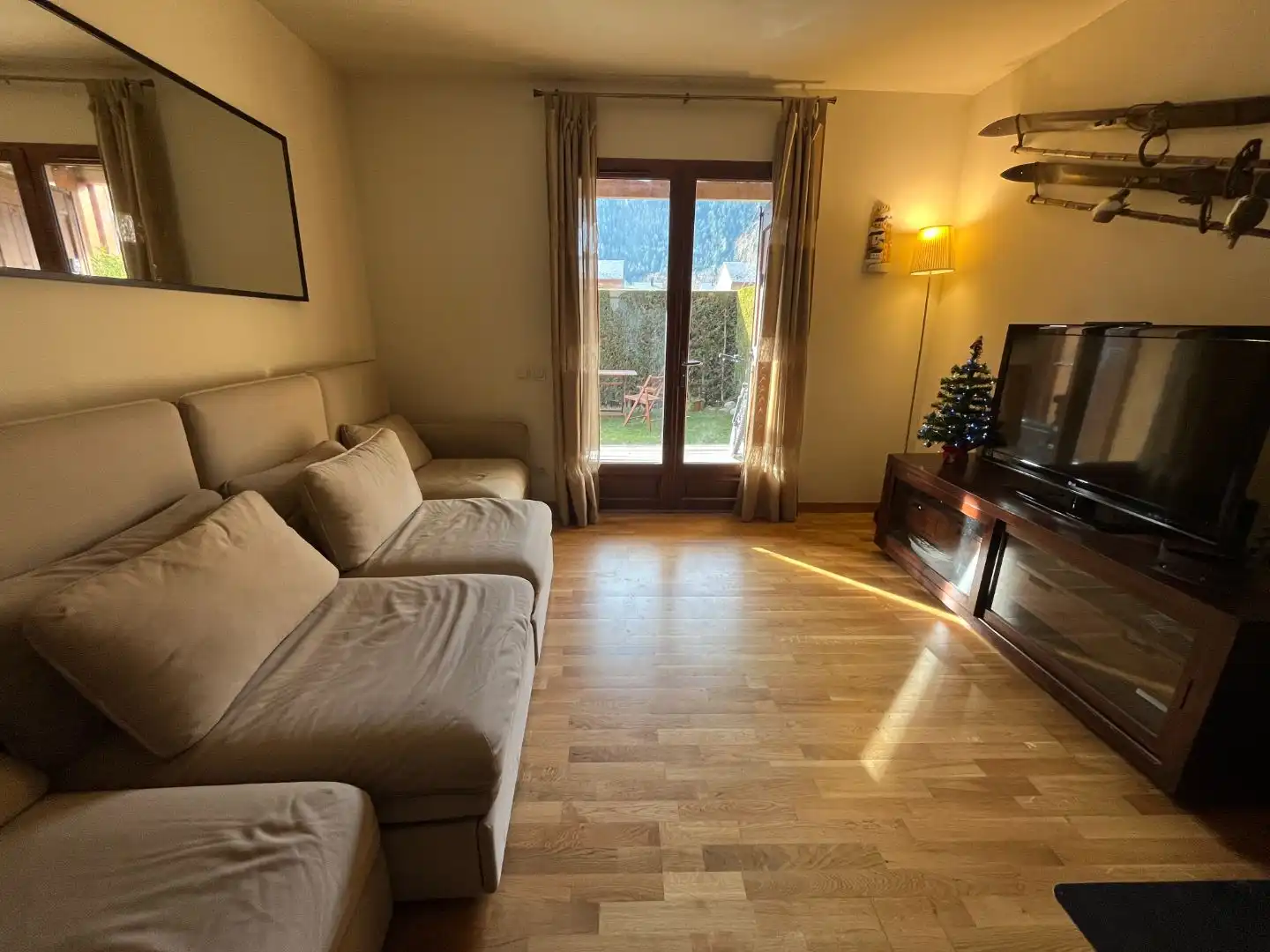 Flat for sale in Plaça Portal, 5, Bellver de Cerdanya Living room of Flat for sale in Bellver de Cerdanya with Heating, Private garden and Parquet flooring