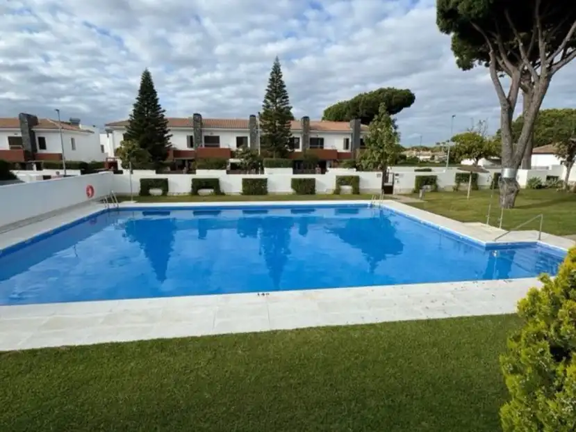 Casa adosada en venda a Camino de la Niebla, 13, Las Lagunas - Campano Piscina de Casa adosada en venda en Chiclana de la Frontera amb Aire condicionat, Jardí privat i Terrassa