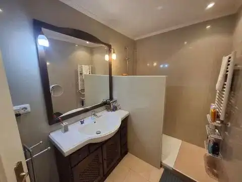Badezimmer von Wohnung zum Verkauf in Madrid mit Klimaanlage, Heizung und Privatgarten