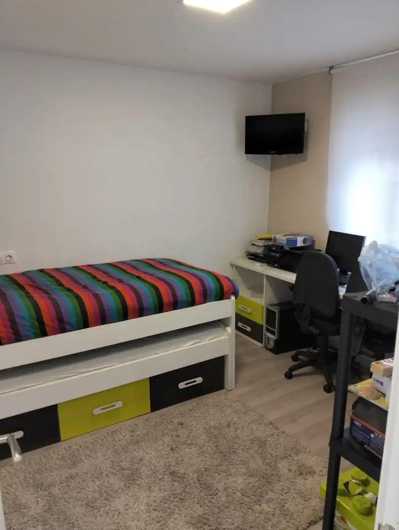 Habitación de Casa adosada en venta en Vitoria - Gasteiz con Terraza, Piscina y Balcón
