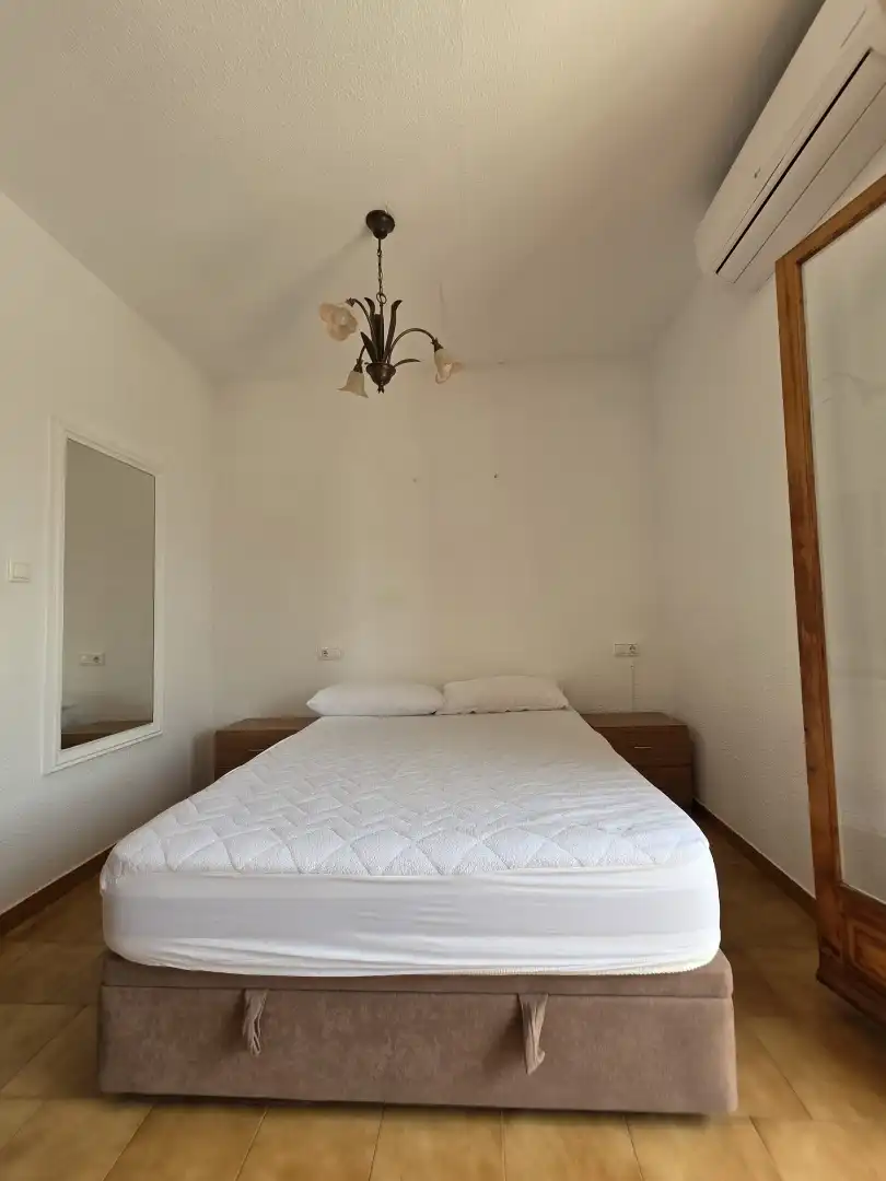 Casa adosada de alquiler en Calle Río Turia, 8, Panorama - Sierramar Habitación de Casa adosada de alquiler en Santa Pola con Aire acondicionado, Calefacción y Terraza