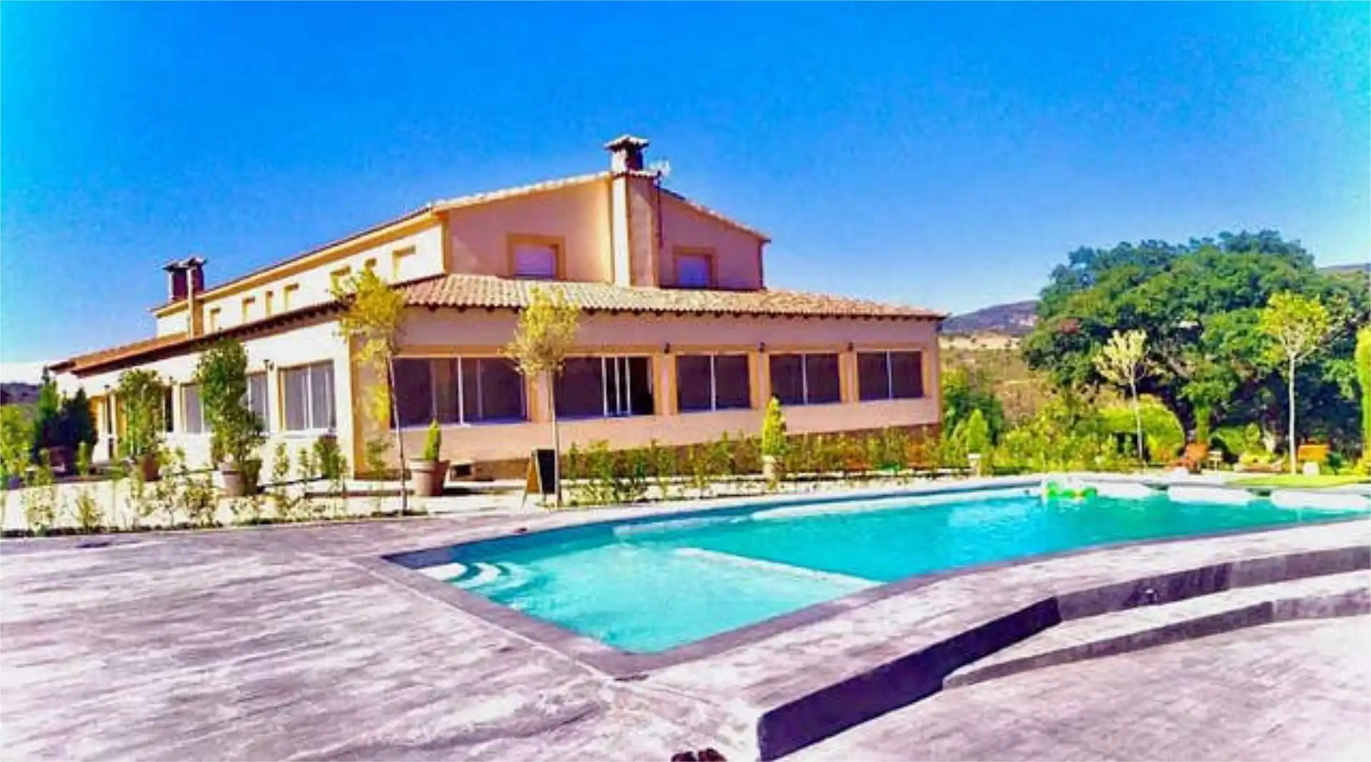 Casa adosada en venta en Los Navalucillos Piscina de Casa adosada en venta en Los Navalucillos con Jardín privado, Terraza y Trastero