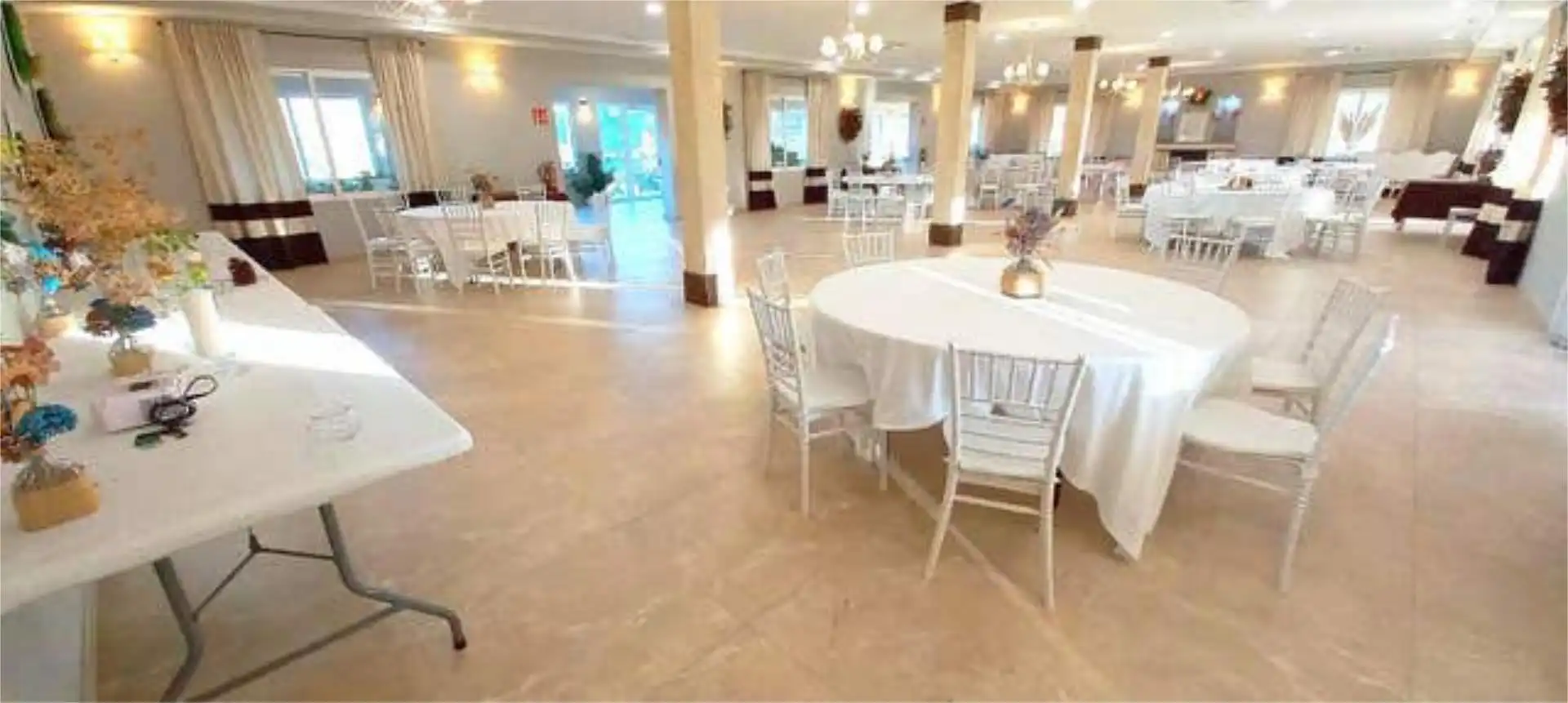 Casa adosada en venta en Los Navalucillos Comedor de Casa adosada en venta en Los Navalucillos con Jardín privado, Terraza y Trastero