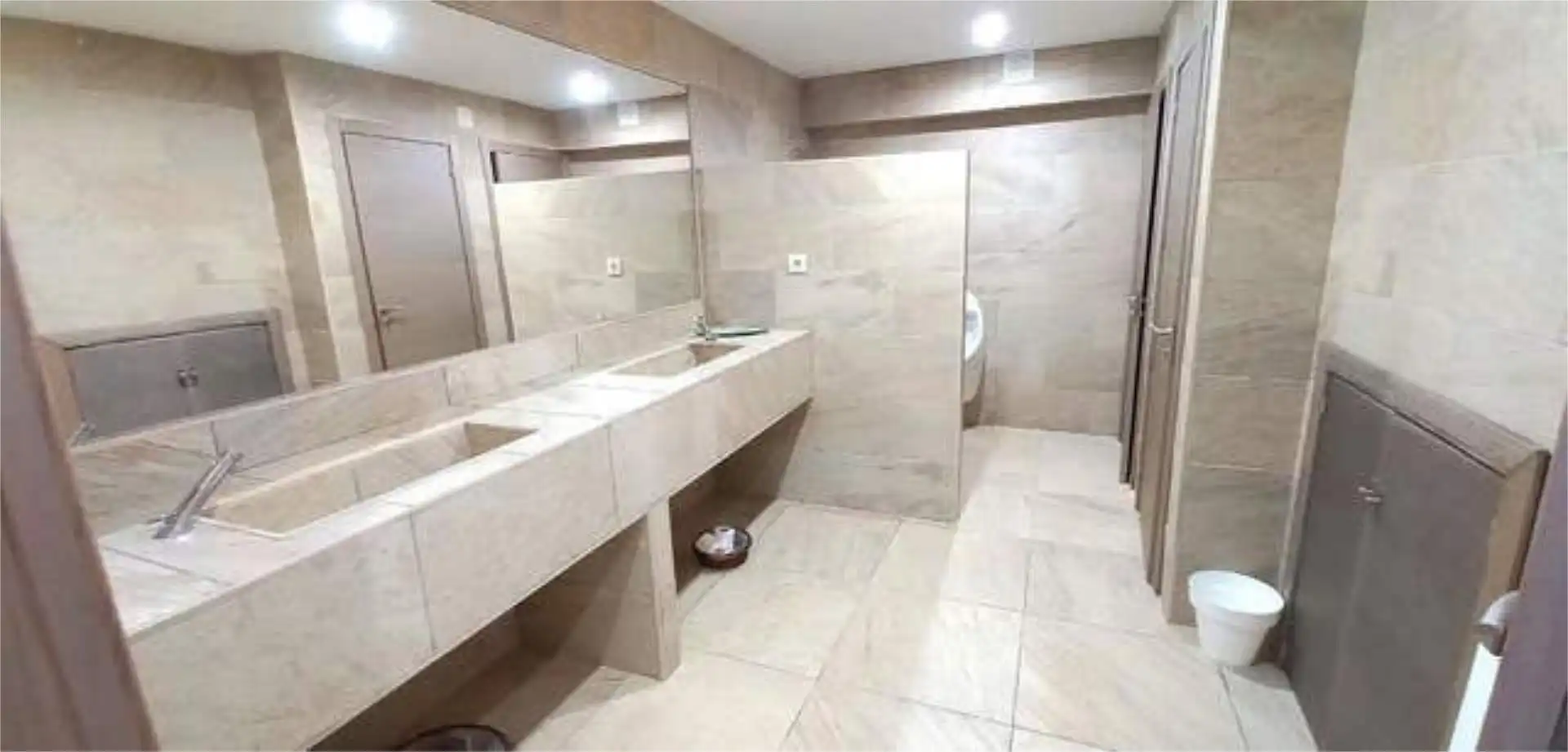 Casa adosada en venta en Los Navalucillos Baño de Casa adosada en venta en Los Navalucillos con Jardín privado, Terraza y Trastero