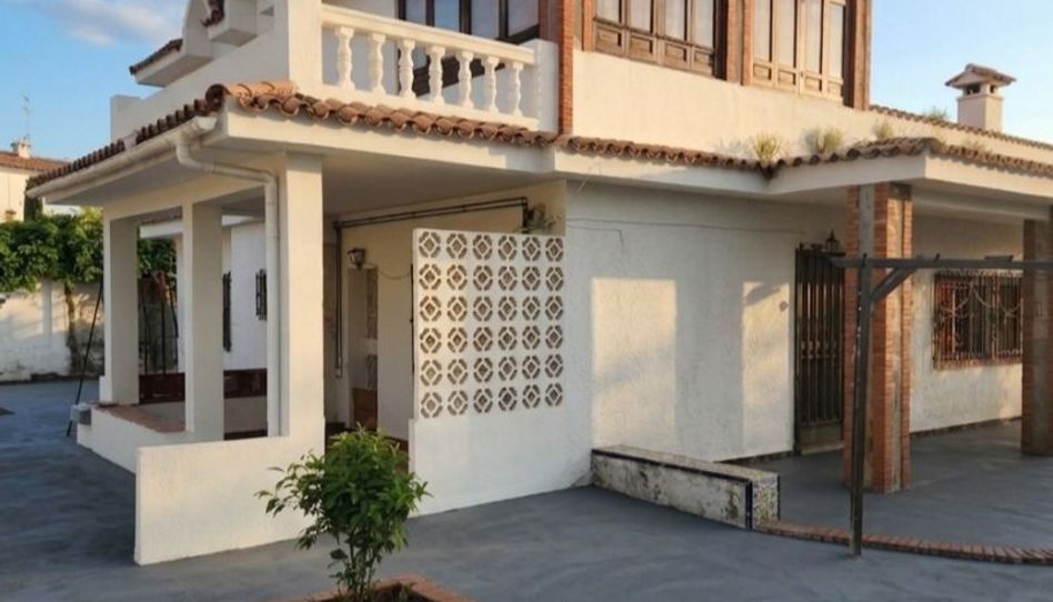 Piso en venta en Calle Árbol del Paraíso, 1, Los Pinos, Algeciras - imagen 1 Foto 1 de Piso en venta en Calle Árbol del Paraíso, 1, Los Pinos, Algeciras