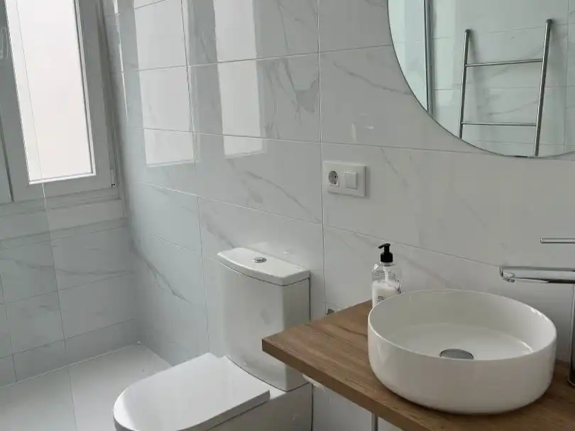 Flat for rent in Rúa Magdalena, 14, Centro Bathroom of Flat for rent in Ferrol with Heating, Parquet flooring and Terrace