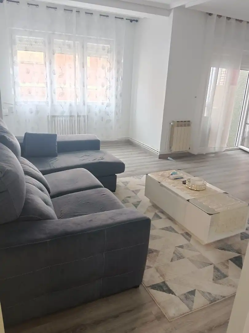 Pis en venda a Calle Isaac Peral, 1, Centro Sala d'estar de Pis en venda en Ponferrada amb Calefacció, Parquet i Moblat