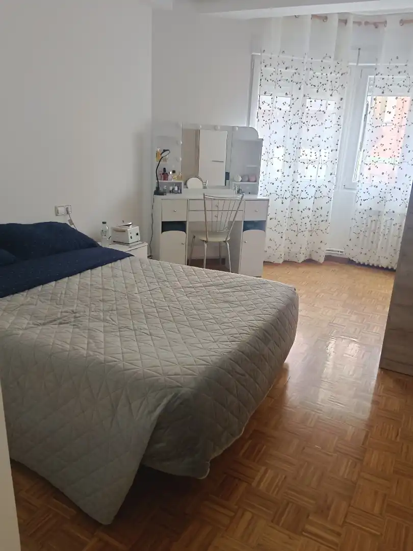 Pis en venda a Calle Isaac Peral, 1, Centro Dormitori de Pis en venda en Ponferrada amb Calefacció, Parquet i Moblat