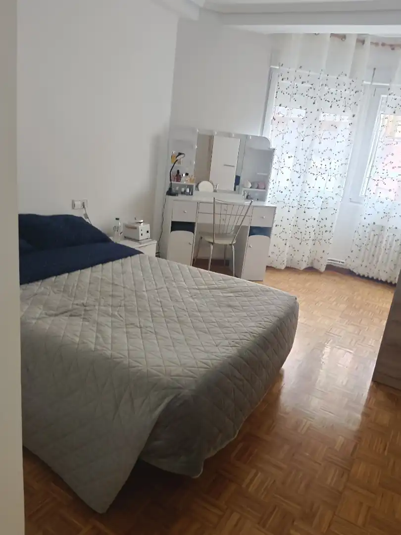 Pis en venda a Calle Isaac Peral, 1, Centro Dormitori de Pis en venda en Ponferrada amb Calefacció, Parquet i Moblat