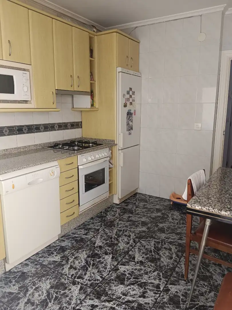Pis en venda a Calle Isaac Peral, 1, Centro Cuina de Pis en venda en Ponferrada amb Calefacció, Parquet i Moblat