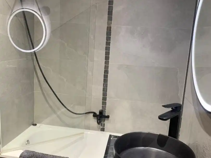 Flat for sale in Calle los Ciruelos, 47, Alisal - San Román Bathroom of Flat for sale in Santander with Heating, Parquet flooring and Furnished
