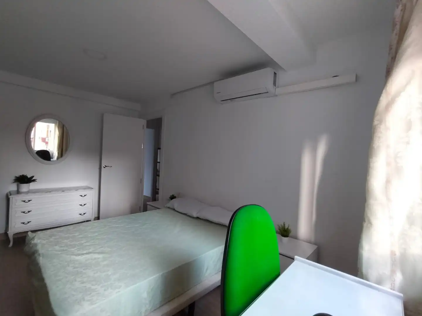 Room in Avenida de Cadiz, 8, Barrio de Zaidín